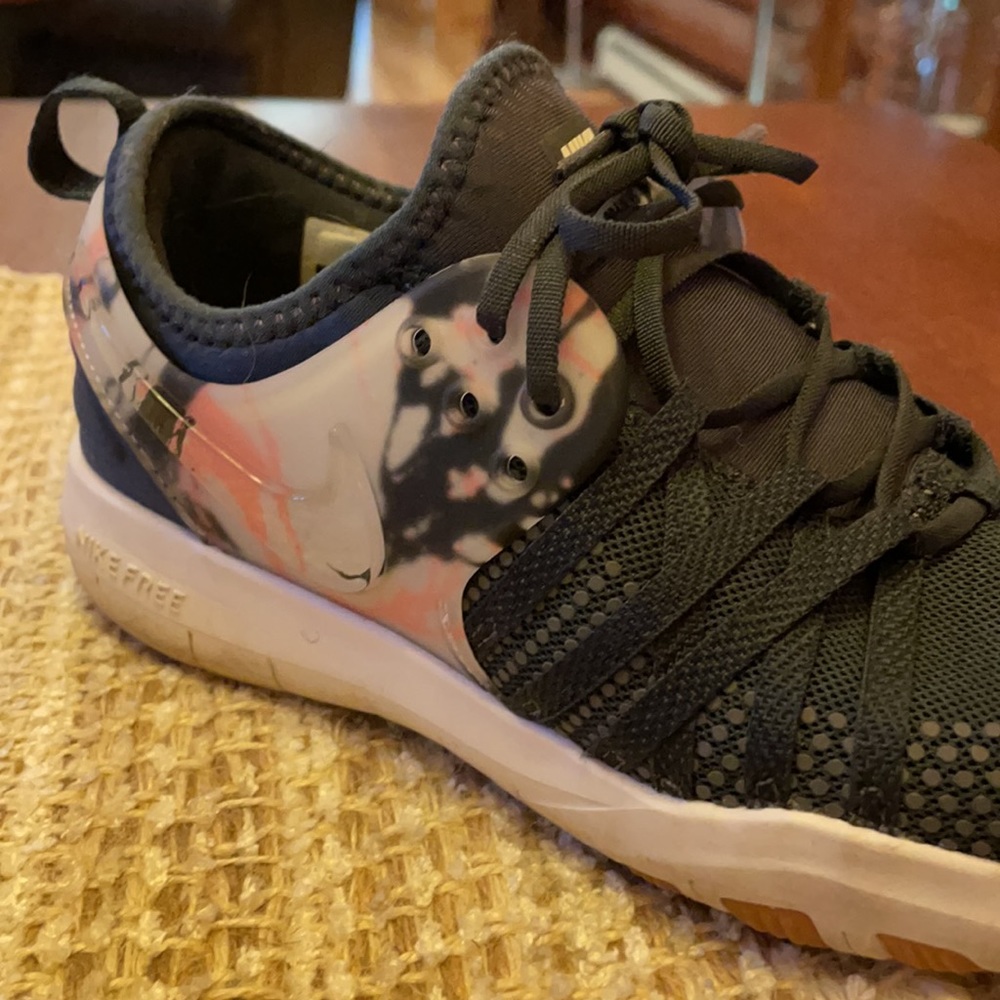 Nike shoes - Picture 4 of 4